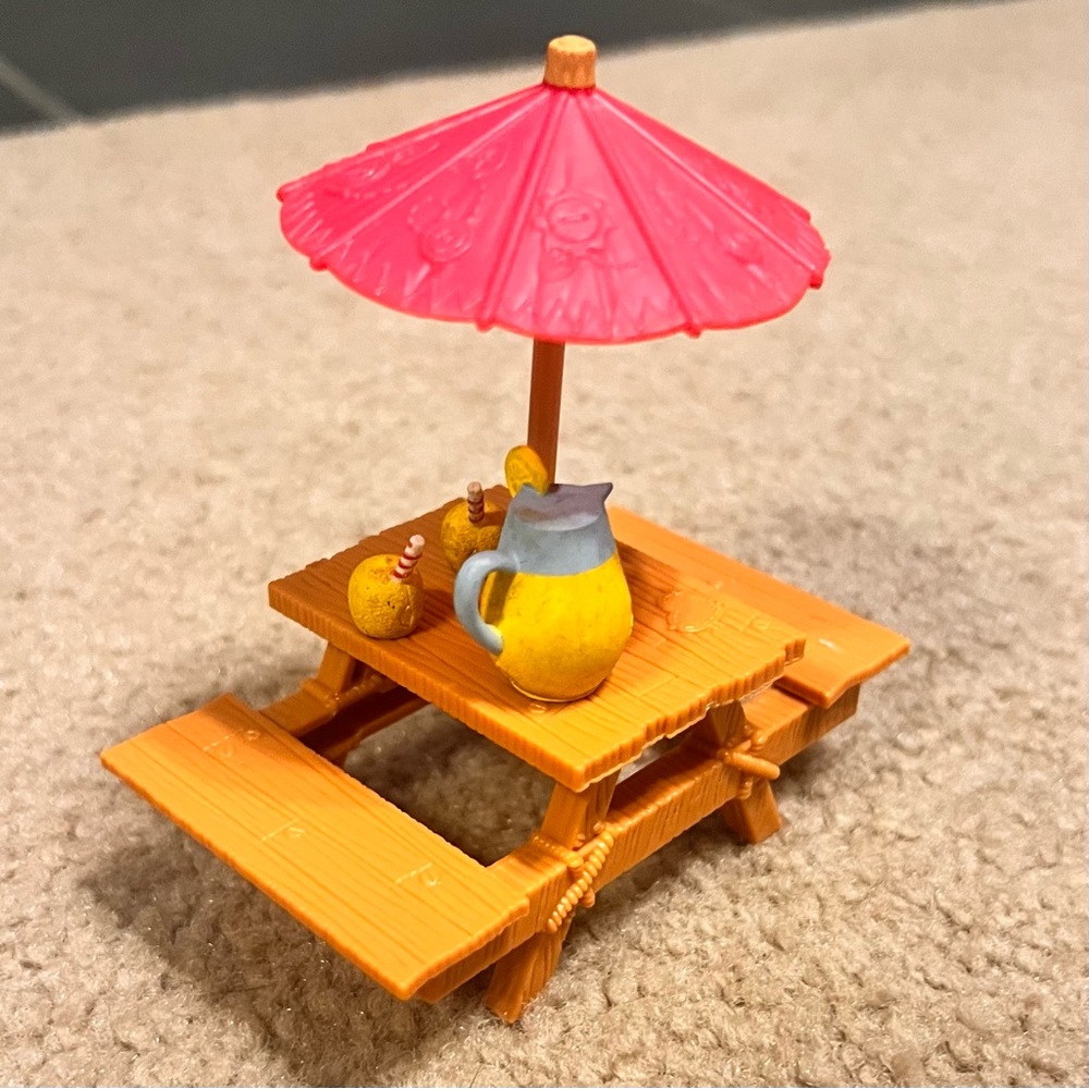 Lalaloopsy picnic table  and drinks 🍹 collection.